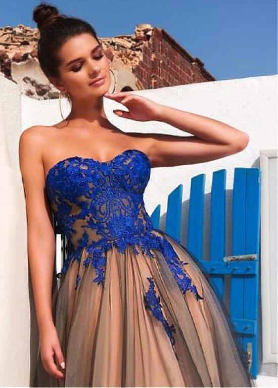 Modest Tulle Strapless A-line Long Prom Dresses With Lace Appliques DM916