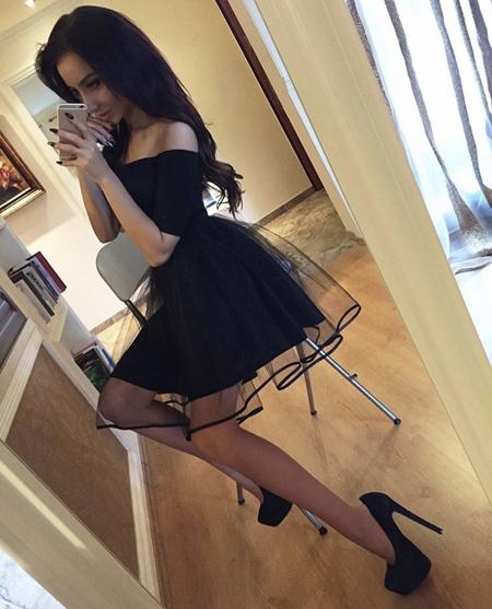 A-Line Off-The-Shoulder Short Sleeves Black Tulle Homecoming Dresses For Juniors DM475